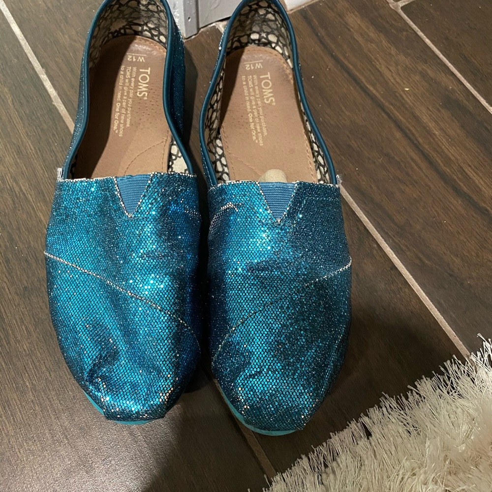 Teal glitter lightly worn
